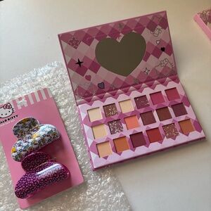 𐙚 Hello Kitty Hair Clips + Eye Shadow Palette
